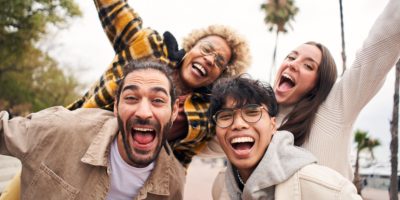 Lo que dice la psicología sobre tener un mejor amigo siendo adulto