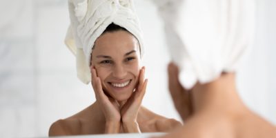 Rutina de cuidado facial para pieles maduras 